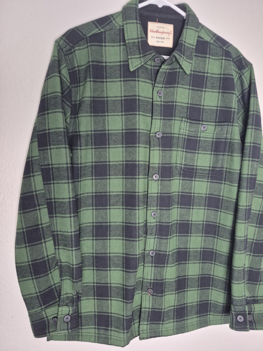 Weatherproof Green and Black Plaid Button-Down Shirt - Men's. Size MED L32 W22